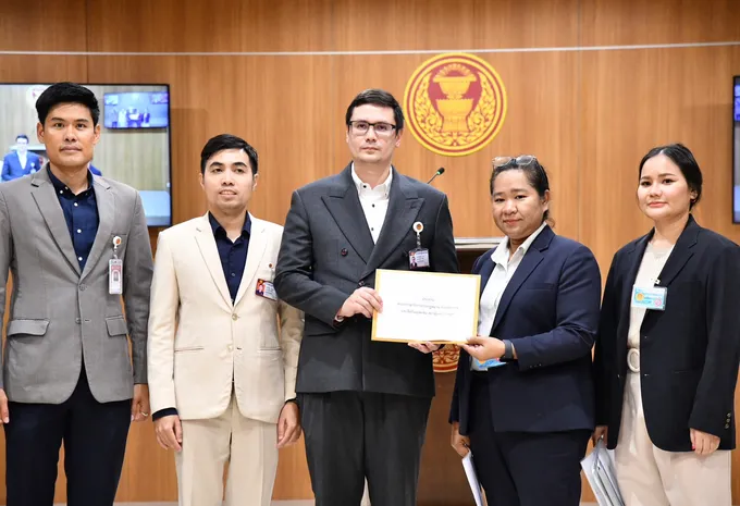 “โรม” รับเรื่องด่วน! เร่งประสานราชทัณฑ์ย้าย “ฟ้า พรหมศร” รักษานอกเรือนจำ หลังทรุดหนักยกระดับอดน้ำ-อาหาร หวั่นซ้ำรอย “บุ้ง เนติพร”