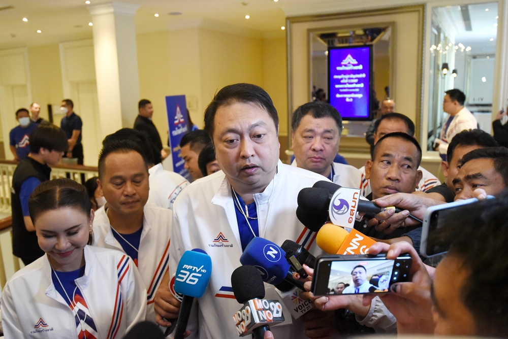 "สุชาติ" ยันยังไม่มีสัญญาณปรับครม. จาก "นายกฯ" ขอบคุณกำลังใจ หลังมีชื่อติดโผนั่งรมต.ย้ำอยู่ตรงไหนทำงานเพื่อประเทศชาติได้ 