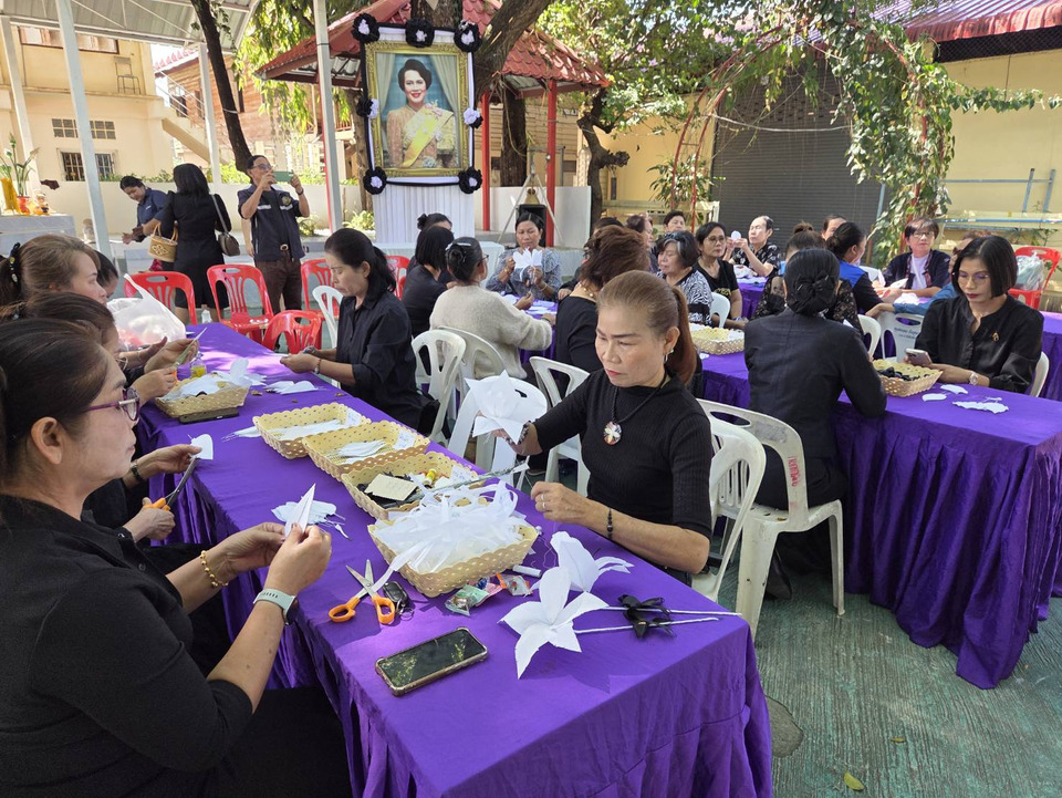 กาฬสินธุ์รวมพลัง! ประดิษฐ์ดอกแคทลียาควีนสิริกิติ์ถวายเป็นพระราชกุศลแด่แม่ของแผ่นดิน