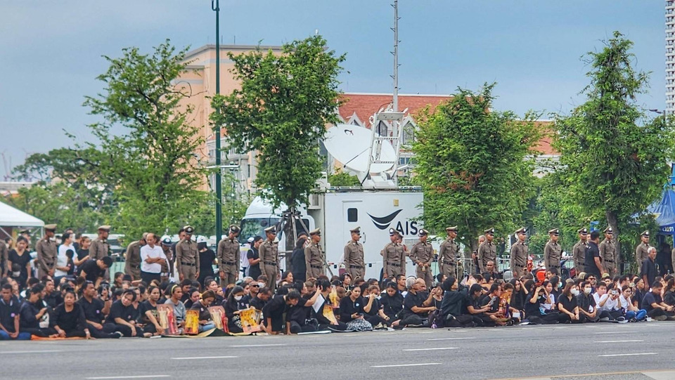 AIS ร่วมถวายความอาลัย “สมเด็จพระพันปีหลวง” เดินหน้าภารกิจขยายสัญญาณ 5G, 4G และ Free WiFi อำนวยความสะดวกปชช.