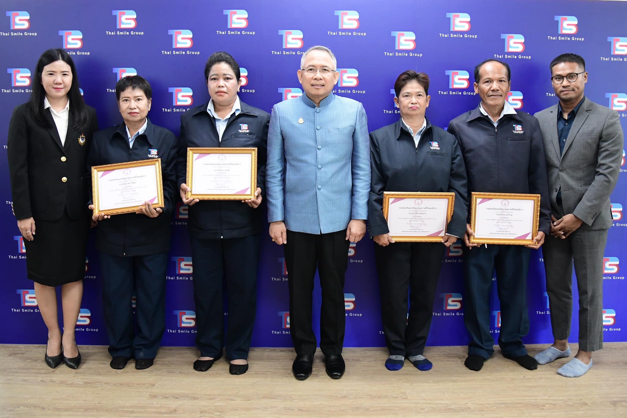 กัปตันเมล์-บัสโฮส TSB รับเกียรติบัตร บุคคลต้นแบบจิตสาธารณะให้บริการผู้พิการ