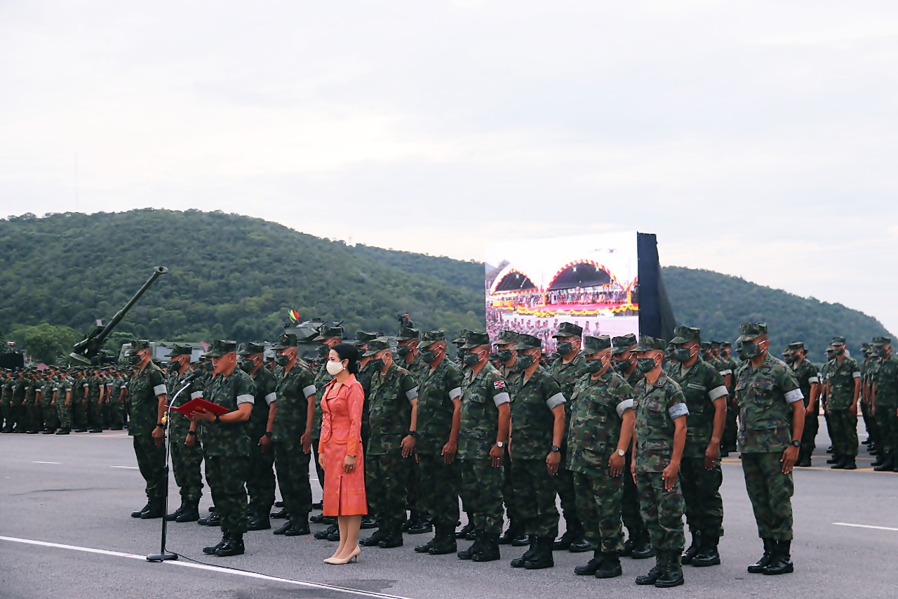 นาวิกโยธินจัดพิธีย่ำพระสุริย์ศรี สวนสนามเทิดเกียรติผู้บัญชาการทหารเรือ