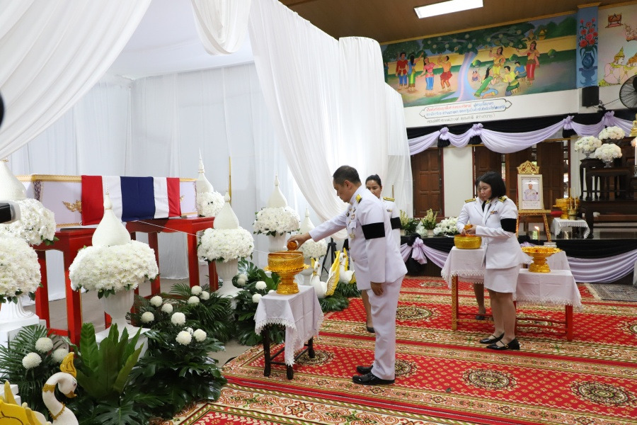 "ในหลวง" โปรดเกล้าฯ พระราชทานน้ำหลวงอาบศพ พวงมาลา พระราชทานเพลิงศพเป็นกรณีพิเศษแก่ พลทหารวายุ เสียชีวิตจากเหตุชายแดนไทยกัมพูชา
