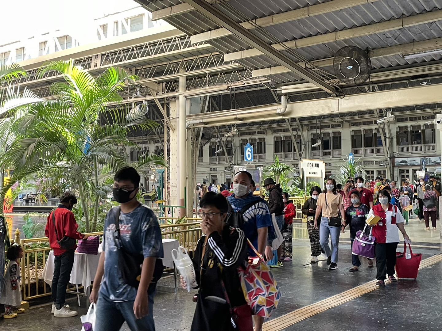 คนแห่ใช้ระบบขนส่งทางรางสะสม 3 วัน ทะลุ 3.35 ล้านคน-เสริมเที่ยวรถไฟอีก 4 ขบวนรองรับคนเดินทางกลับ 2 ม.ค.นี้