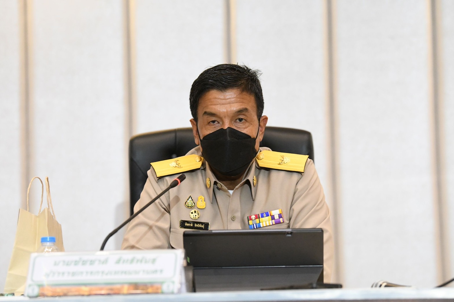"ชัชชาติ" สั่งเตรียมรับมือฝุ่น PM2.5 เข้มขึ้น อาจขอ WFH หากฝุ่นวิกฤต