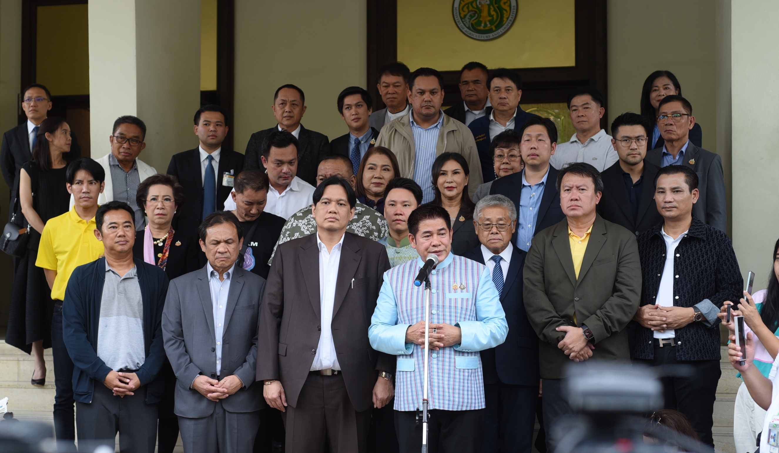 "ธรรมนัส" นำทีม สส.พลังประชารัฐ-พรรคเล็ก ร่วมรัฐบาลเพื่อไทย 