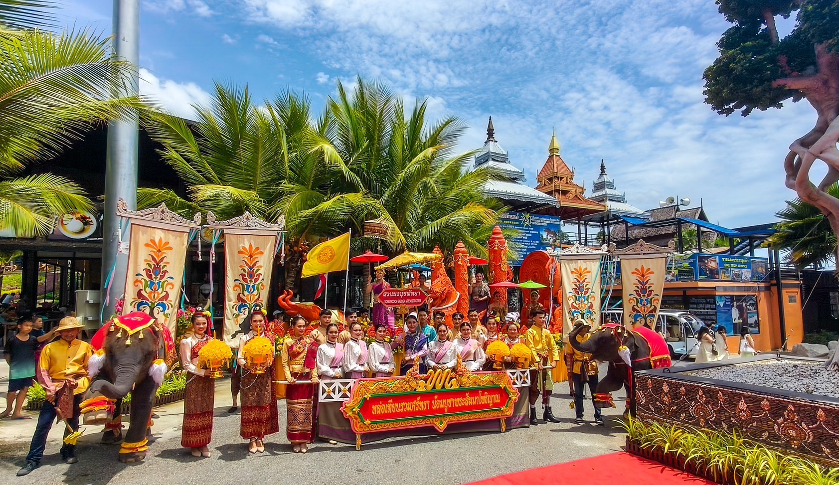 สวนนงนุชพัทยา จัดขบวนแห่เทียนพรรษา ถวาย 9 วัด สืบสานประเพณีเข้าพรรษา ตามที่นานาชาติยกให้ไทยเป็นศูนย์กลางพระพุทธศาสนาโลก  