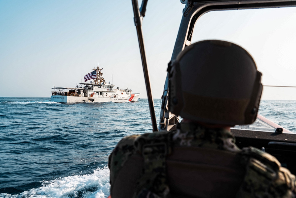 ตึงเครียด! IRGC ขู่ห้ามเรือทหารผ่านฮอร์มุซ เตือนตอบโต้ทันทีหากฝ่าฝืน