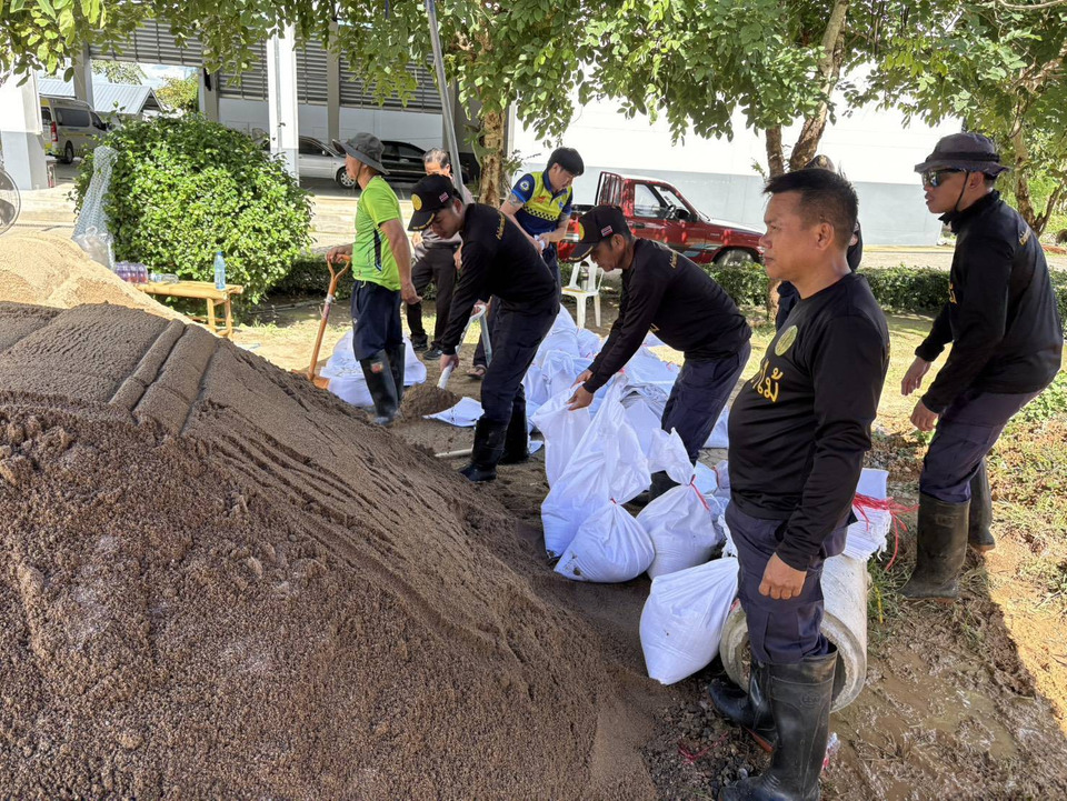 “รมว.สุชาติ” สั่งด่วนกรมป่าไม้ ระดมกำลังช่วยเหลือประชาชน ที่ประสบอุทกภัยจังหวัดเชียงราย พร้อมเฝ้าระวัง 24 ชั่วโมง 