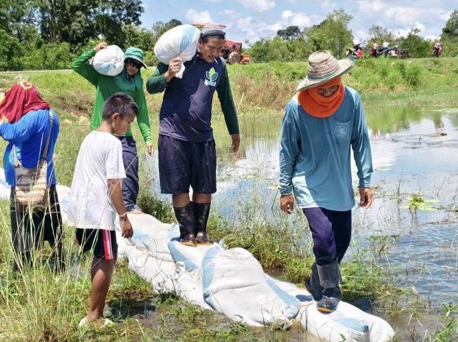 ชลประทานศรีสะเกษ เร่งเสริมกระสอบทรายกักเก็บน้ำ “อ่างห้วยซัน” เตรียมรับมือภัยแล้งปี 69