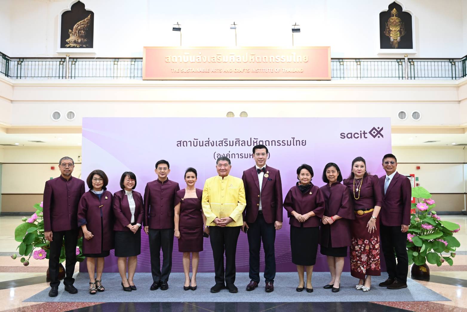 “ภูมิธรรม”มอบ สศท.ผนึกพาณิชย์-พันธมิตรต่อยอดงานศิลปหัตถกรรมไทย สร้างมูลค่าเพิ่มทางเศรษฐกิจ