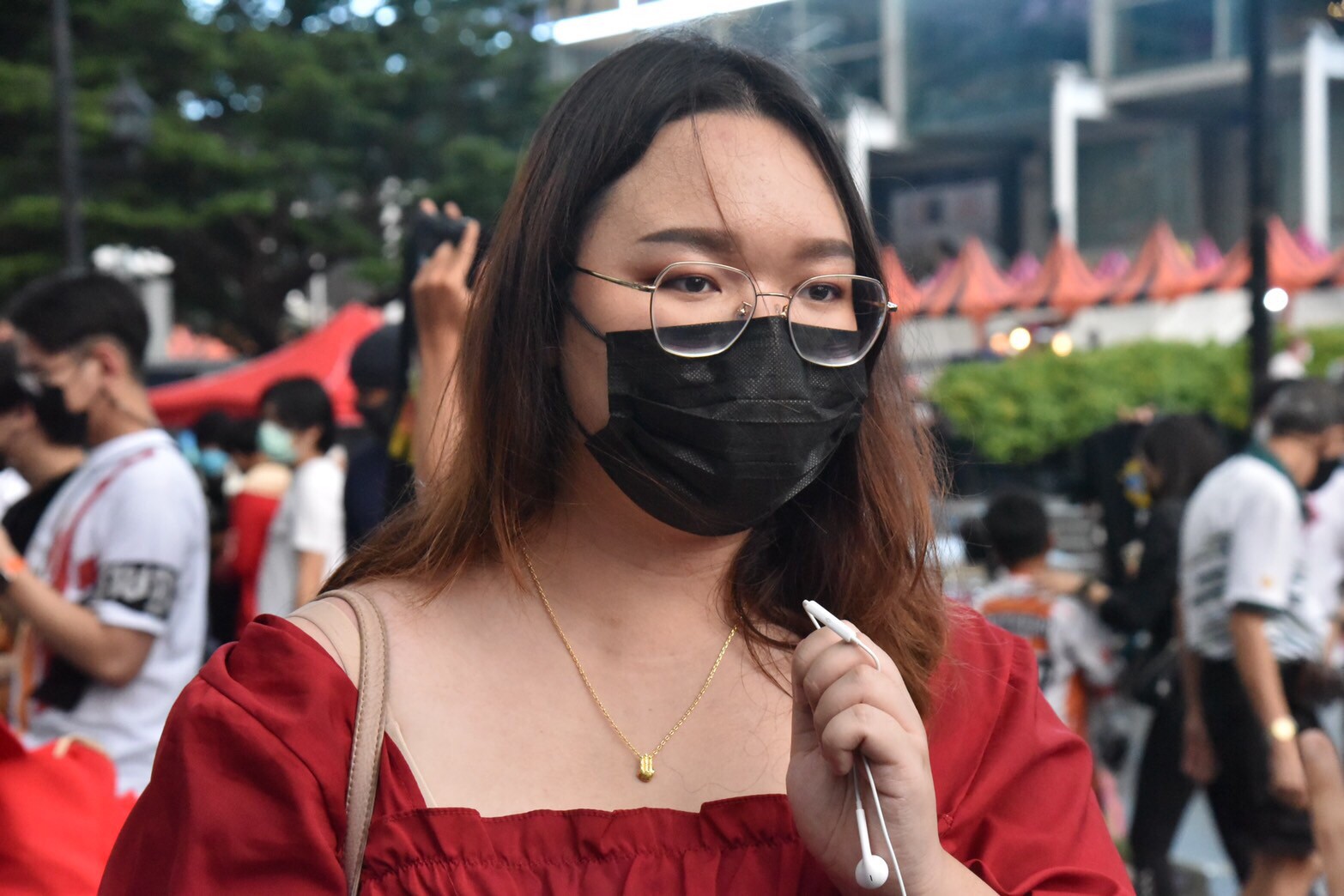 "รุ้ง-แนวร่วมม็อบราษฎร" แถลงไม่ยอมรับ "คำวินิจฉัย" นัดรวมพลพรุุ่งนี้ ยันชุมนุมอย่างสันติ แต่ไม่รับรอง "ความรุนแรง" อยู่ที่รบ.