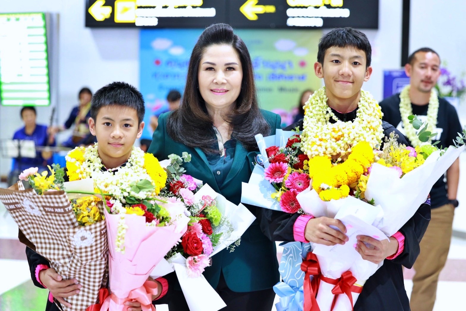นายกสมาคมกีฬาฯ เชียงราย “รัตนา” ต้อนรับ 2 พี่น้อง นักกีฬาจังหวัดเชียงราย ตัวแทนเยาวชนทีมชาติไทย คว้าเหรียญทองแดง การแข่งขันยูยิตสูชิงแชมป์เอเชีย