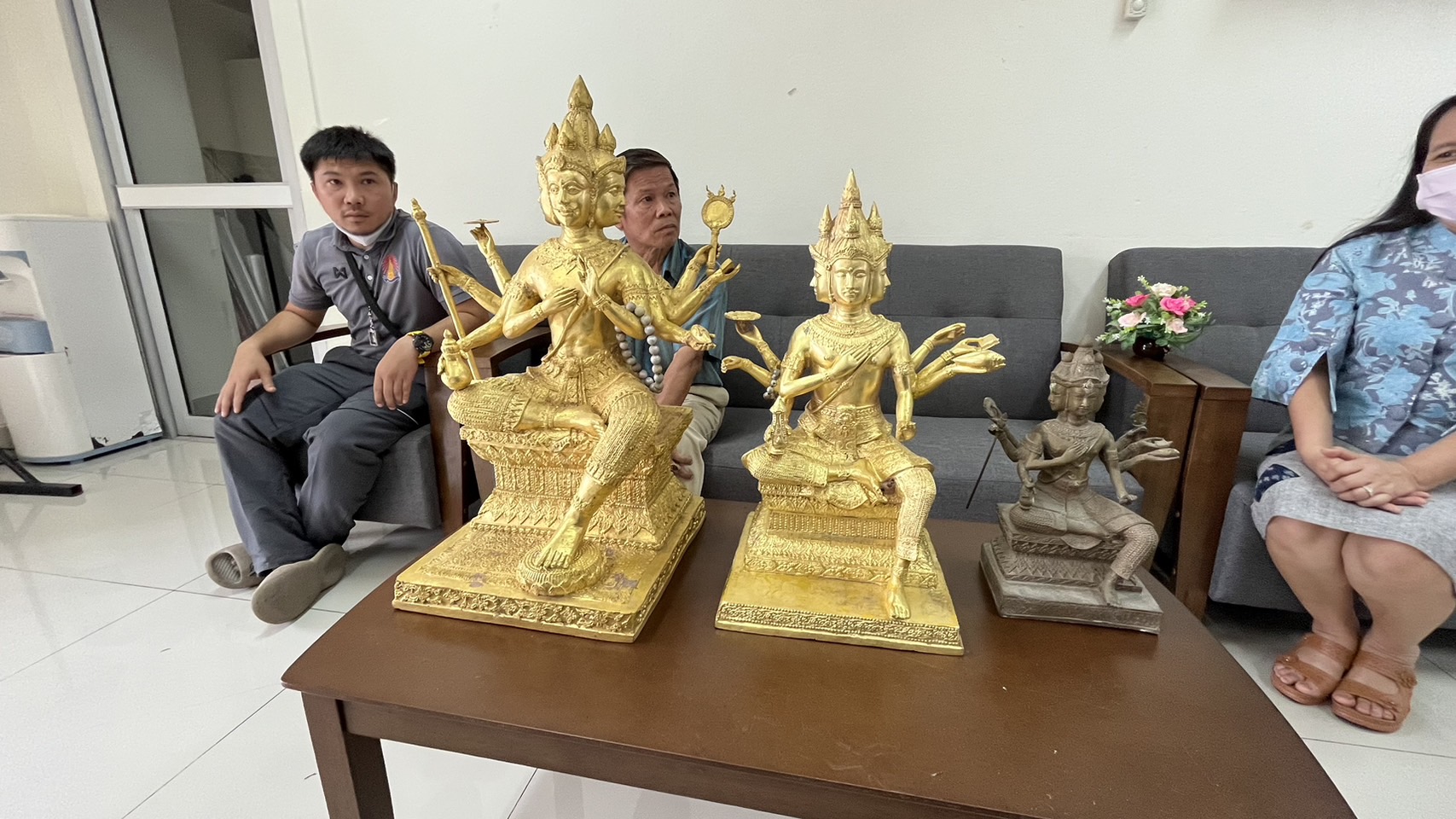 ล่าเซียนพระตกอับ ตระเวนลักพระพรหมทองเหลือง ขายตลาดเซียนพระ          