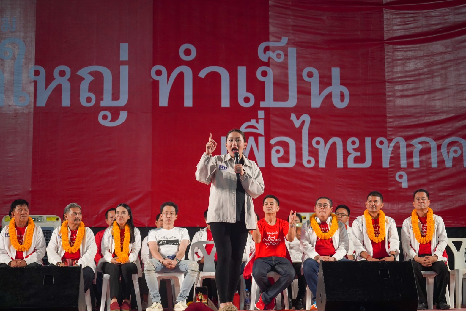 สุดลูกหูลูกตา! ชาวนครปฐมแห่ฟังพท.ปราศรัย ‘แพทองธาร’ ขอแลนสไลด์ทั้งจังหวัด