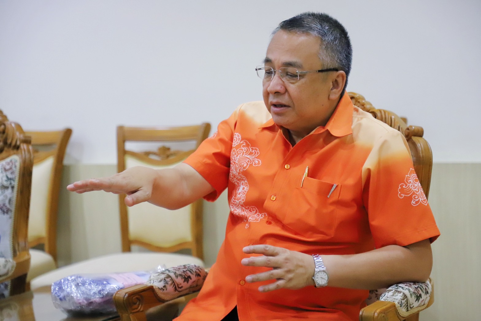 ผู้ว่าฯสุราษฎร์ธานี จับมือ นายแพทย์สาธารณสุข แถลง พบหญิงต่างด้าวตั้งครรภ์ ป่วยโรคพยาธิตัวกลม
