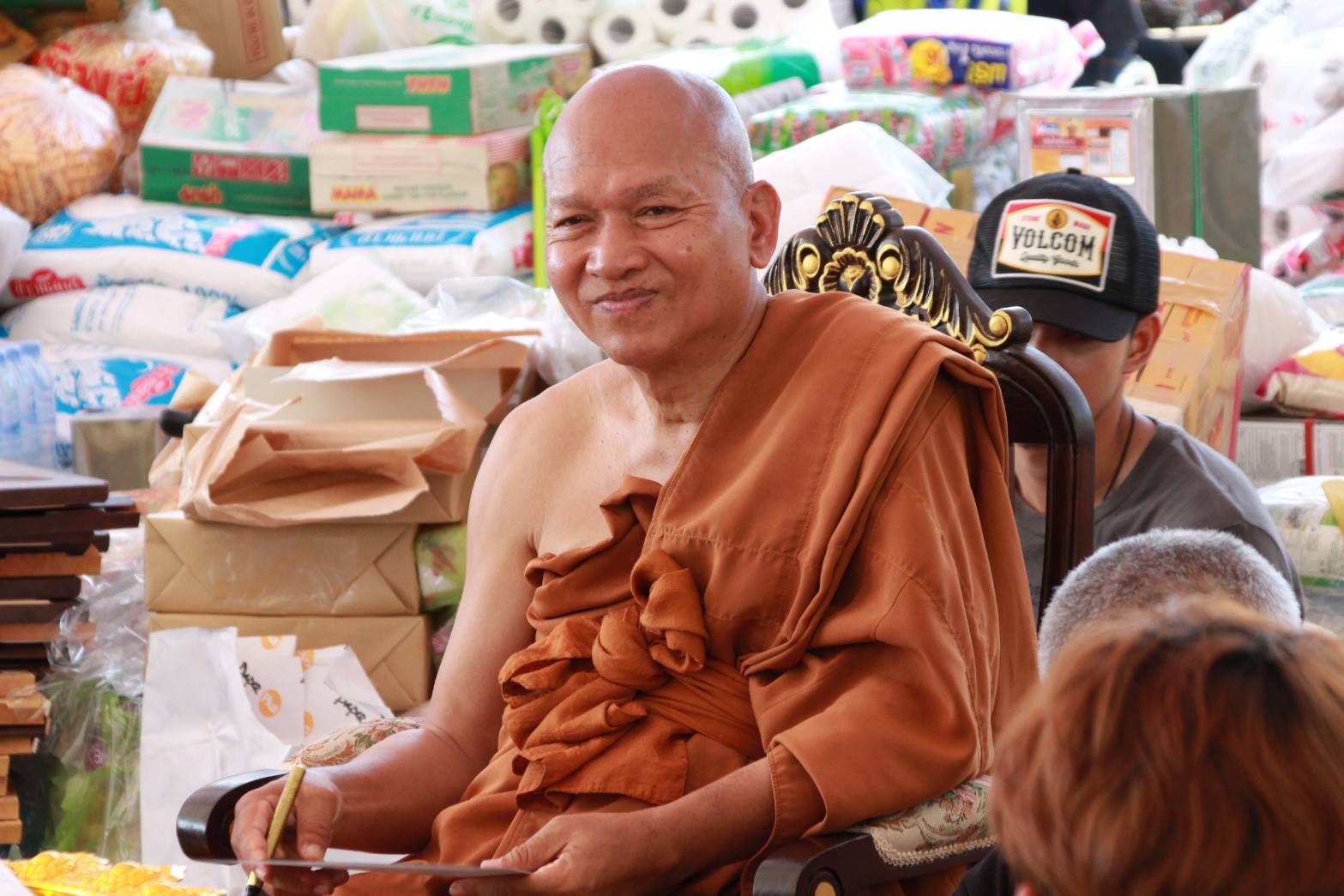  "วัดพระบาทน้ำพุ" จัดปิ่นโตช่วยเหลือผู้มีรายได้น้อยช่วงโควิด