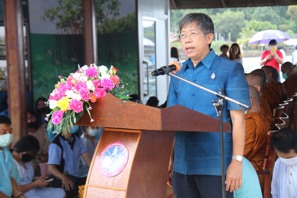 กปร.-ศูนย์ศึกษาการพัฒนาอ่าวคุ้งกระเบนฯ  ร่วม เจ้าอาวาสวัดเขาแจงเบง ร่วมกิจกรรมปล่อยพันธุ์สัตว์น้ำ เฉลิมพระเกียรติ สมเด็จพระบรมราชชนนีพันปีหลวง