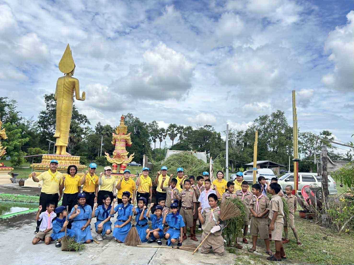 มหาสารคามจัดกิจกรรมจิตอาสา ทำความสะอาดสะพานลำห้วยคะคาง-รอยพระพุทธบาทจำลอง