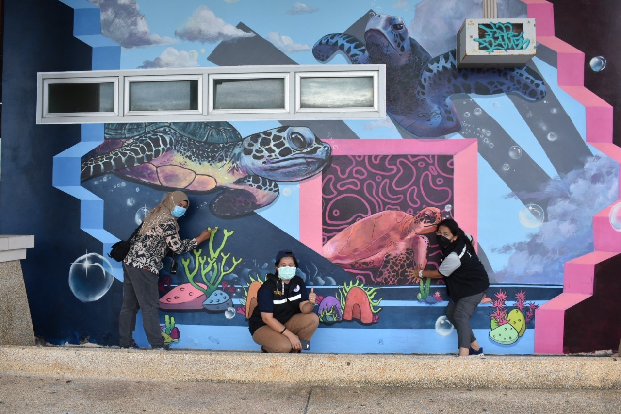 แลนด์มาร์คใหม่! สตูลระดมศิลปินเนรมิต Street Art ท่าเทียบเรือปากบารา