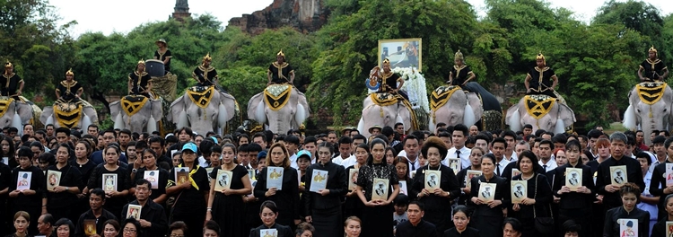  วังช้างกรุงเก่า น้อมถวายอาลัยในวันคล้ายวันสวรรคต ในหลวง ร.9