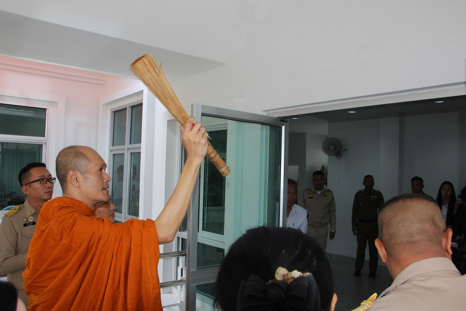 ร้อยเอ็ดจัดพิธีเจริญพระพุทธมนต์และทำบุญอาคารสำนักงานเหล่ากาชาดหลังใหม่