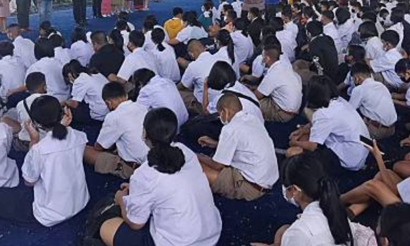 "นักเขียนซีไรต์" มอง "ยูนิฟอร์ม - ทรงผม" เด็ก นร.ไทย กับโลกสมัยใหม่