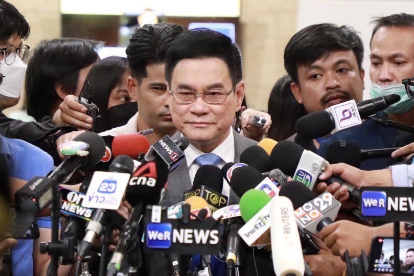 “จุรินทร์” ย้ำ “ปชป.” งดออกเสียงให้ “พิธา” มอง การชุมนุมทำได้ใต้กรอบรธน. เผย เลือกหัวหน้าพรรค 23 ก.ค.นี้