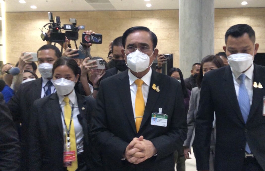 “บิ๊กตู่” ขอบคุณทุกกำลังใจ ชี้ จำเป็นต้องมี ครม.ที่เข้มแข็ง น้อมรับให้สภา-ปชช.ตัดสิน ปัดไม่รู้แชทหลุดพรรคเล็กรับเงิน (มีคลิป)