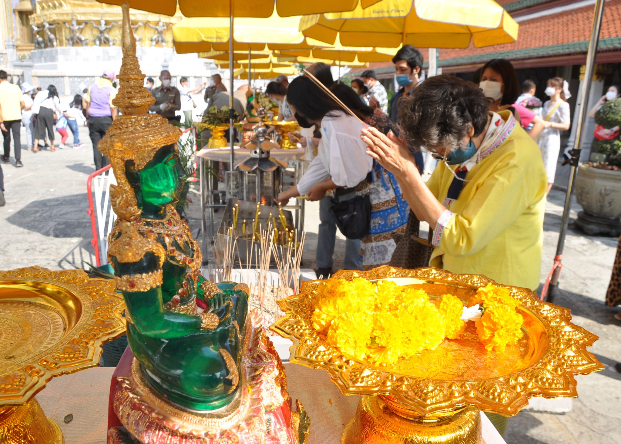 นักท่องเที่ยวไหว้พระขอพร เทศกาลปีใหม่ 2564 (ประมวลภาพ)