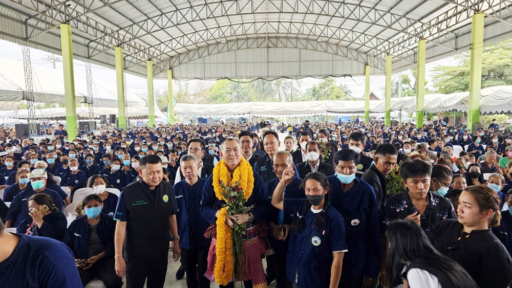 "เฉลิมชัย" บุกเมืองสุพรรณฯ ลุยพัฒนาองค์ความรู้ชาวนา หนุนใช้เมล็ดพันธุ์ดี 