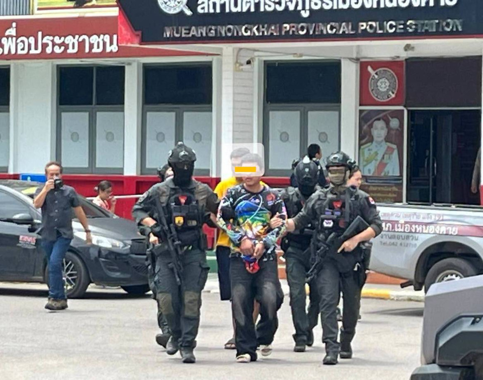 รวบแล้ว 2 ผู้ต้องหา “สหายโพนพิสัย” ยิงตำรวจหนองคาย หนีซ่อนทุ่งครุ-คลองสามวา ถูกคุมตัวทำแผน