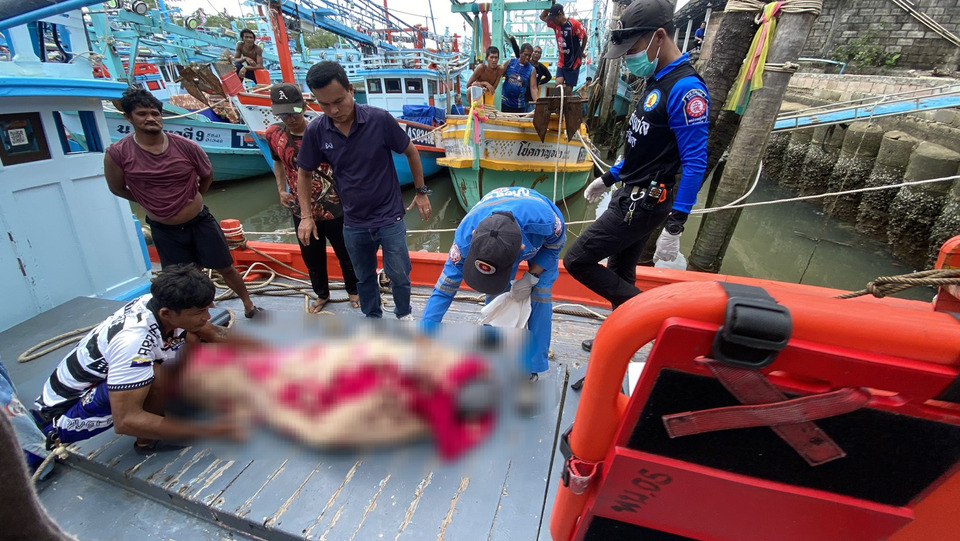 ไต๋เรือประมงชุมพร โหมงานหนัก! โรคกำเริบช็อกดับคาเรือ คว้ายาพ่นไม่ทันสิ้นใจ 