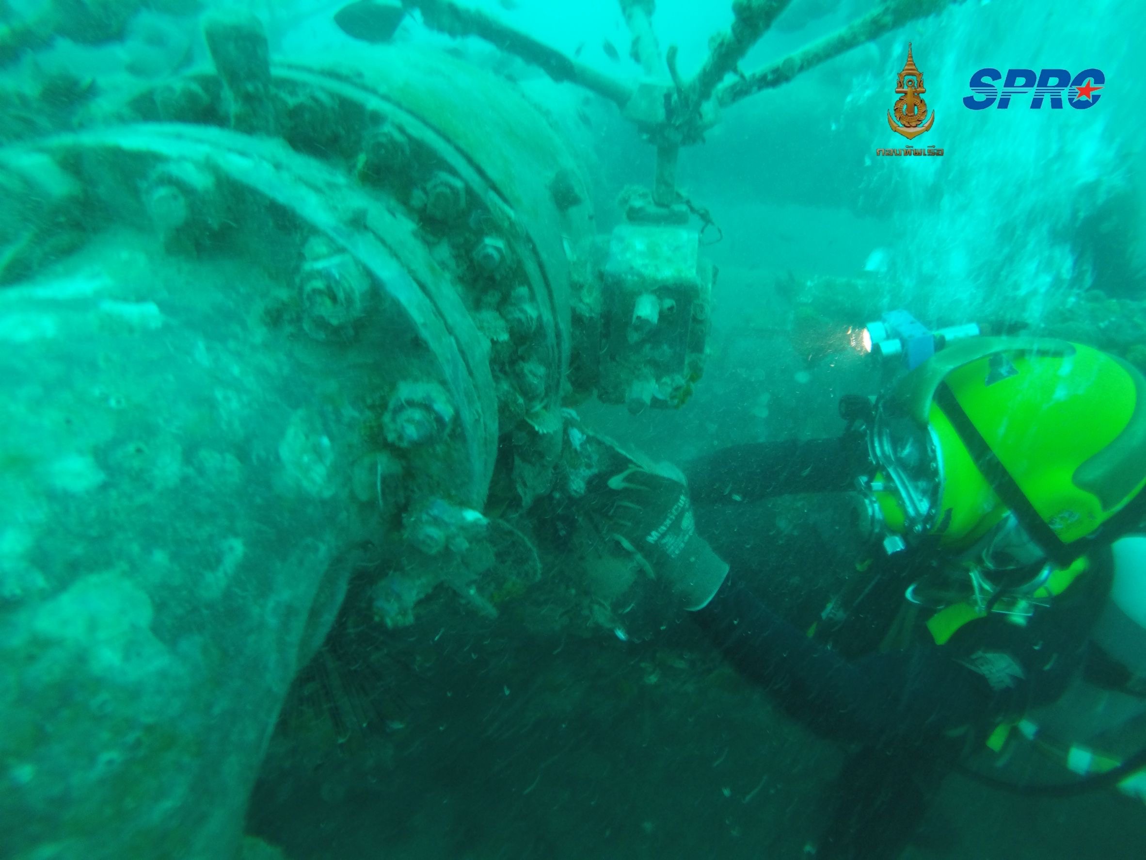 บริษัท SPRC ปิดวาล์วใต้ทะเลได้แล้วเริ่มดูดน้ำมัน 12,000 ลิตรออกจากท่อ 
