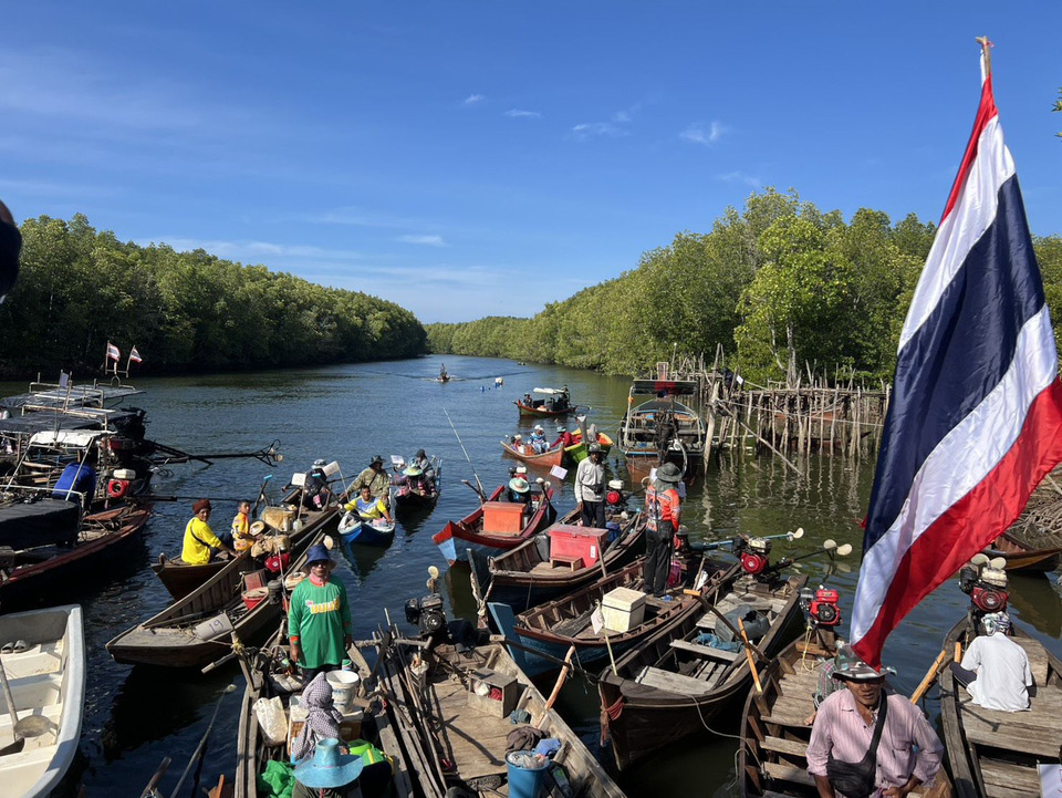 สตูลรับตรุษจีนคึกคัก! “สไบสะบัดทุ่งทานตะวัน–ล่องเรือตกปลาตาหนา” ดัน Soft Power ชุมชนเงินสะพัด 