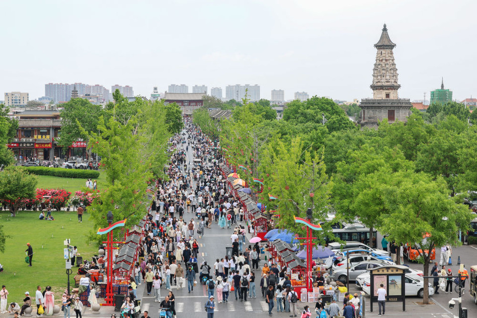 สัมผัสชีพจรเศรษฐกิจจีนผ่านวันหยุดแรงงาน “1 พฤษภาคม” 2026 ตลาดบริโภคคึกคักทุบสถิติใหม่ สะท้อนศักยภาพการเติบโตและพลังขับเคลื่อนที่แข็งแกร่ง