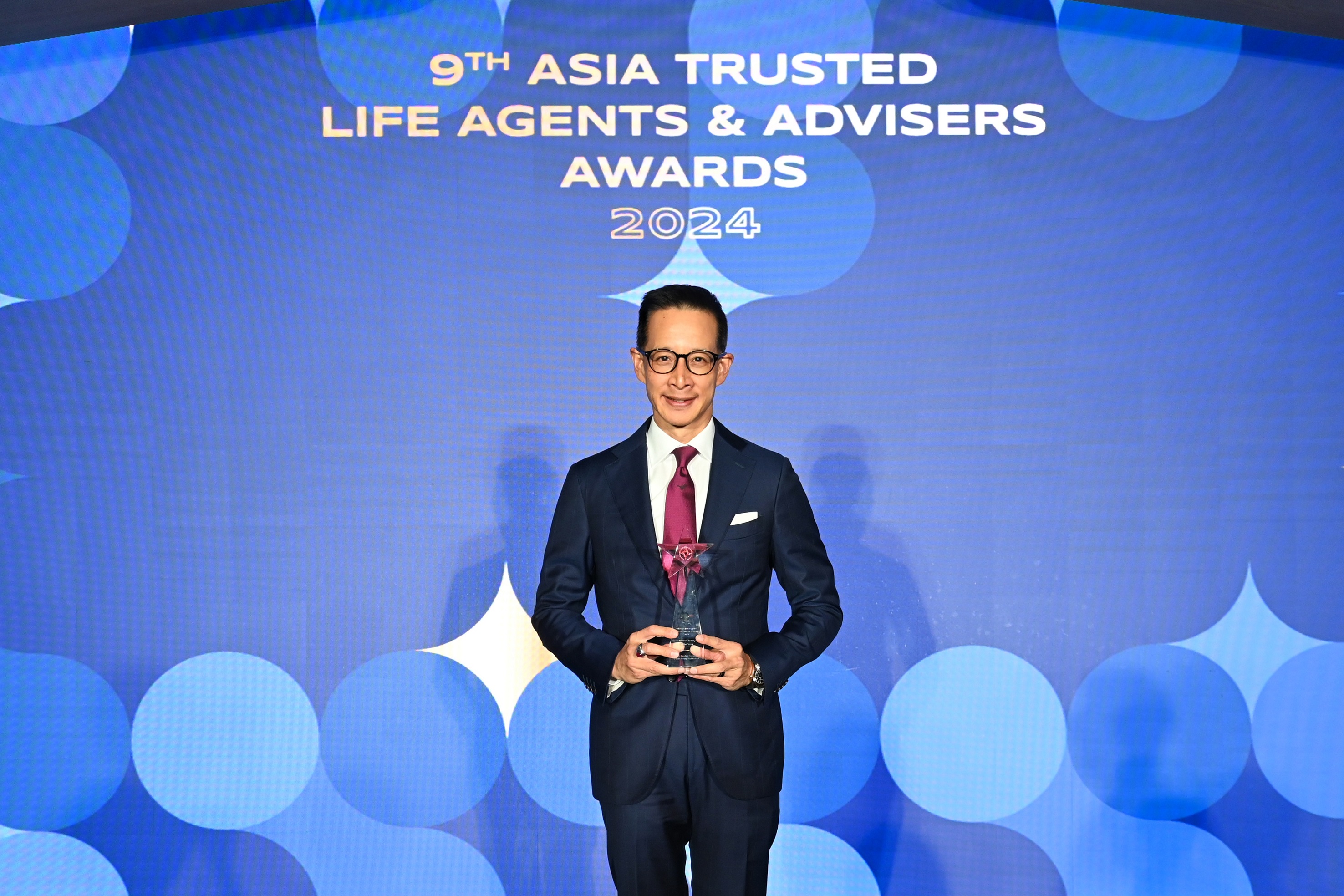 “สาระ ล่ำซำ” รับรางวัล Executive Champion of the Yearจาก Asia Trusted Life Agents & Advisers Awards 2024  ตอกย้ำภาพผู้นำธุรกิจประกันชีวิตที่แข็งแกร่งและโดดเด่นในระดับภูมิภาคเอเชีย