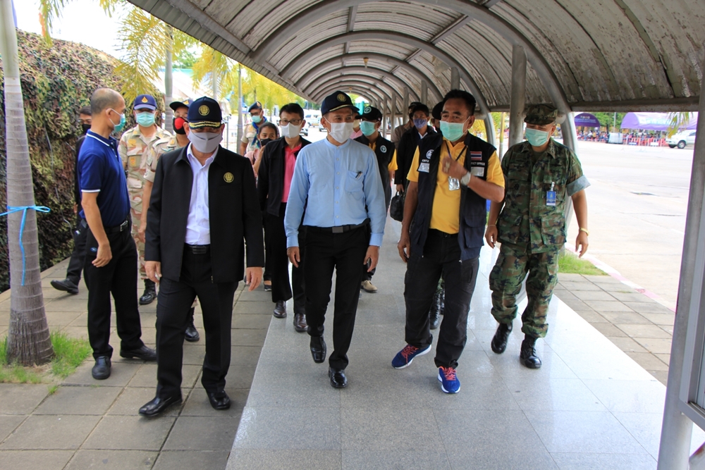 เลขาธิการ ศอ.บต.เยี่ยมให้กำลังใจผู้ปฏิบัติงานจุดตรวจคัดกรองโควิดที่ด่านศุลกากรสุไหงโก-ลก 