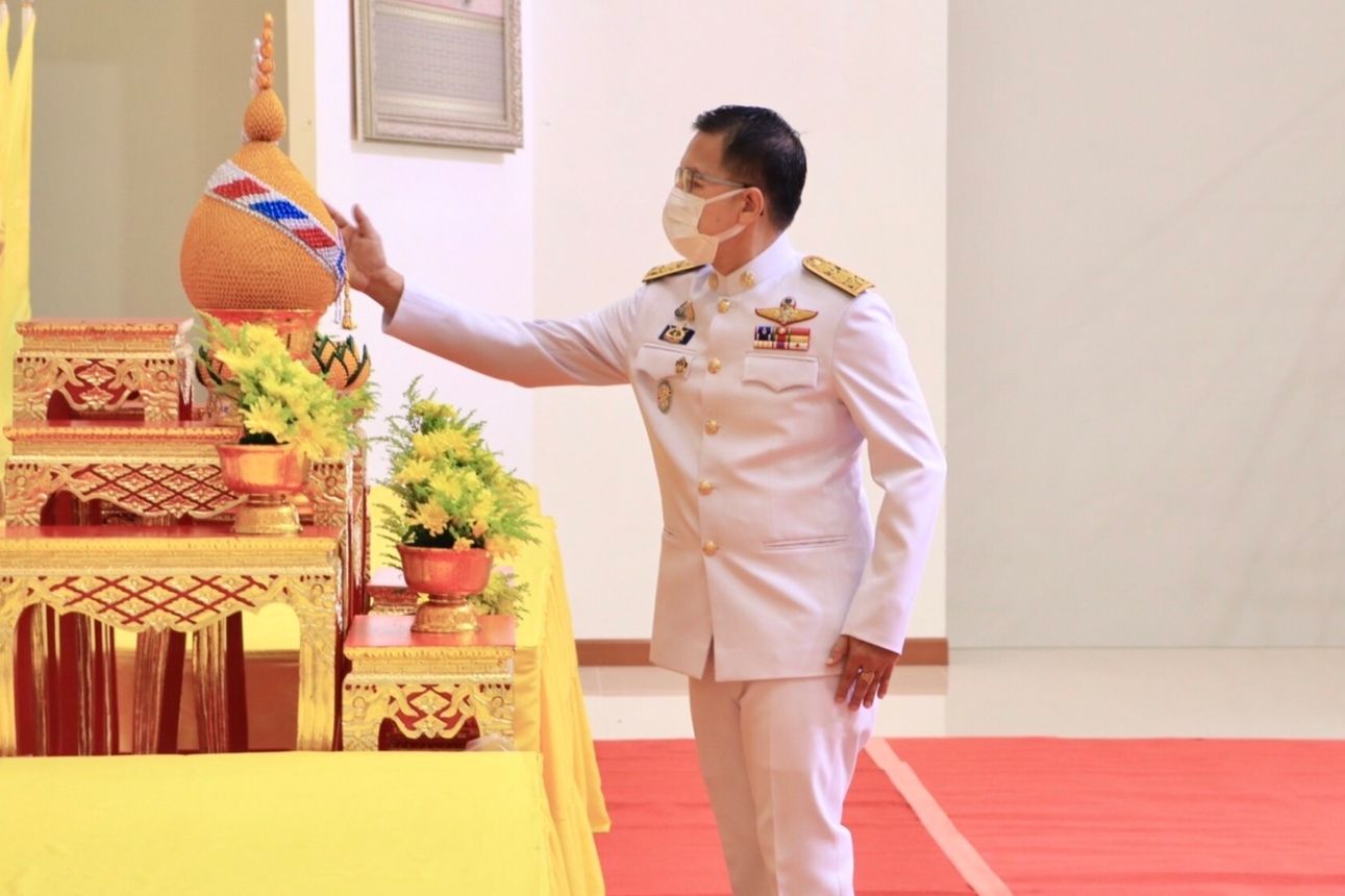 ร้อยเอ็ด ทำบุญตักบาตร และพิธีถวายสัตย์ปฏิญาณ เพื่อเป็นข้าราชการที่ดี และพลังของแผ่นดิน