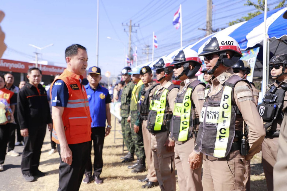 “ผู้ว่าฯ บุรีรัมย์” ลงพื้นที่ตรวจเยี่ยมจุดบริการประชาชนปีใหม่ 2569 ให้กำลังใจเจ้าหน้าที่ เน้นความปลอดภัยการเดินทาง