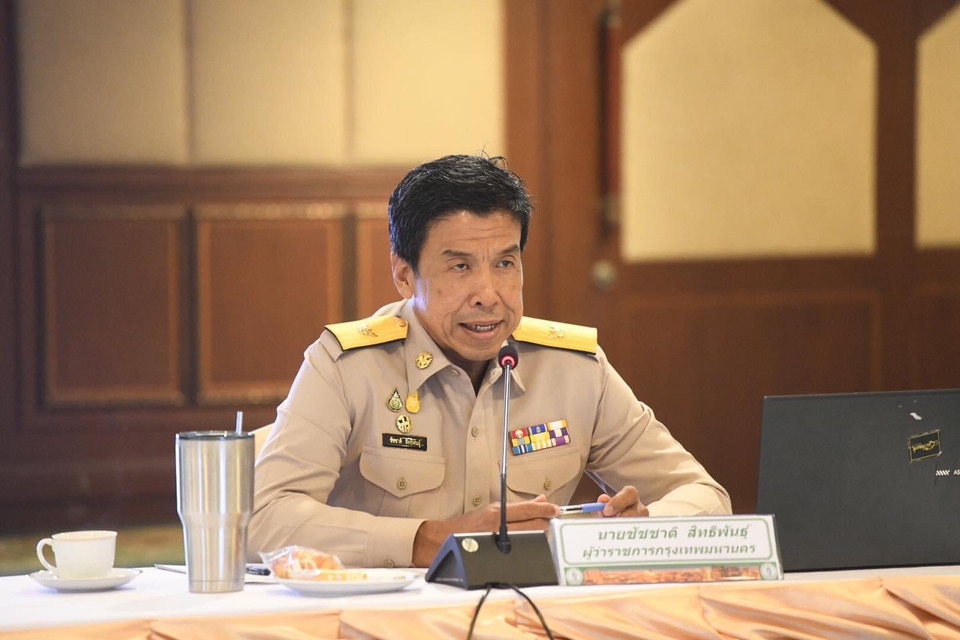 "ชัชชาติ" ติดตามน้ำท่วมเขตประเวศ หลังฝนถล่มหนักสุดในรอบปี สั่งเร่งระบายแห้งคืนนี้ ด้านน้ำเหนือยังไม่น่าห่วง