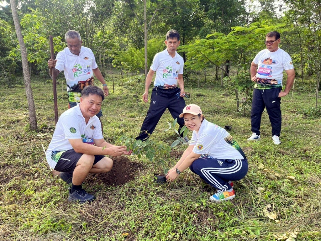 เทศบาลตำบลดีลัง จัดกิจกรรม เดิน-วิ่ง ปลูกป่า การกุศลหารายได้ซื้ออุปกรณ์การแพทย์ ช่วยเหลือผู้ด้อยโอกาส
