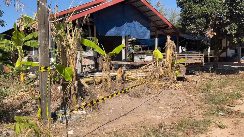 สุรินทร์ระอุ! หมู่บ้านใกล้ตาควายโดนกระสุนถล่ม บ้านเสียหายหลายหลัง ยังปิดพื้นที่ รอ EOD เคลียร์พื้นที่สีแดง