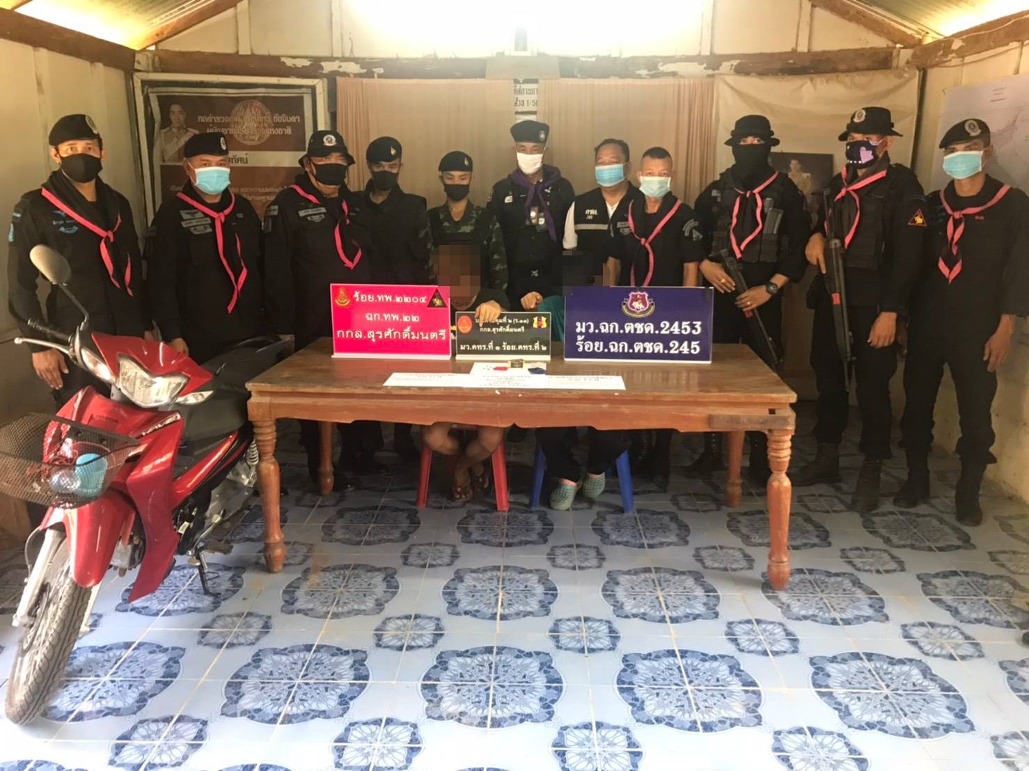 มว.ฉก.ตชด.2453 ร่วม ทหาร กกล.สุรศักดิ์มนตรี รวบ 3 โจ๋ ต.เซิม อ.โพนพิสัย พร้อมยาบ้า ยึด จยย. 3 คัน