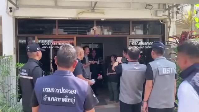 DSI สนธิกำลังตรวจผู้ค้าน้ำมัน ม.10 ในสงขลา 9 บริษัท คุมเข้มป้องกันขาดแคลนเชื้อเพลิง      