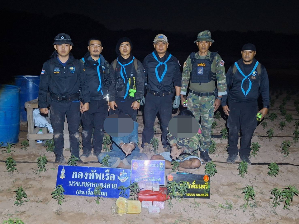 ซุ่มสกัดกลางโขง! รวบ 2 หนุ่มนายูง รับจ้างขนยาบ้ากว่า 12,000 เม็ดจากลาว      