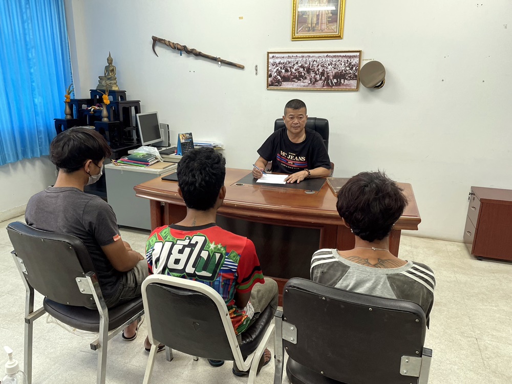 คืนเดียวโจรยกเค้า 3 หลัง ตรวจวงจรปิดตามรวบผู้ต้องหาได้ 3 ราย พร้อมของกลางหลักแสนบาท