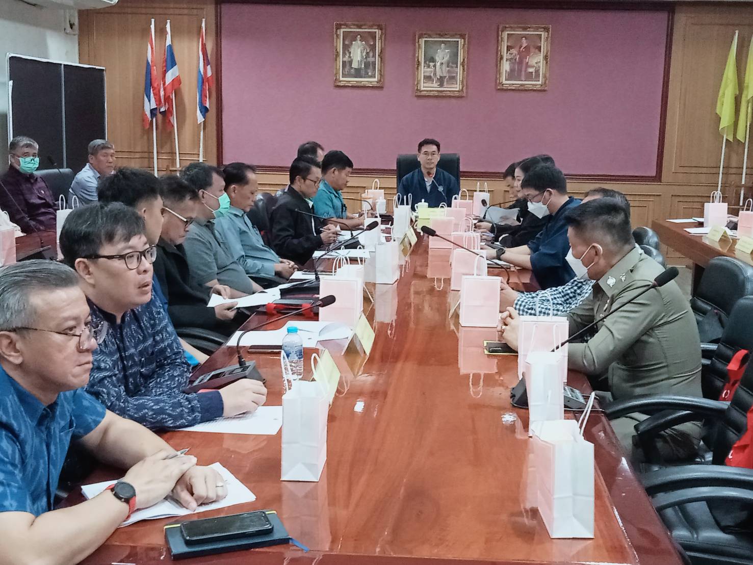 ผู้ตรวจการแผ่นดินร่วมถกหน่วยงานเกี่ยวข้องกรณีที่ไม่ต่อใบอนุญาติดูดสายให้ผู้ประกอบการที่หนองคาย