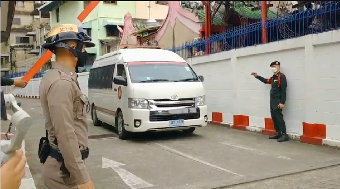 ศาลสั่งถอนประกัน "ใบปอ-ผักบุ้ง"  นักจัดกิจกรรมกลุ่มทะลุวัง ฐานความผิด 112