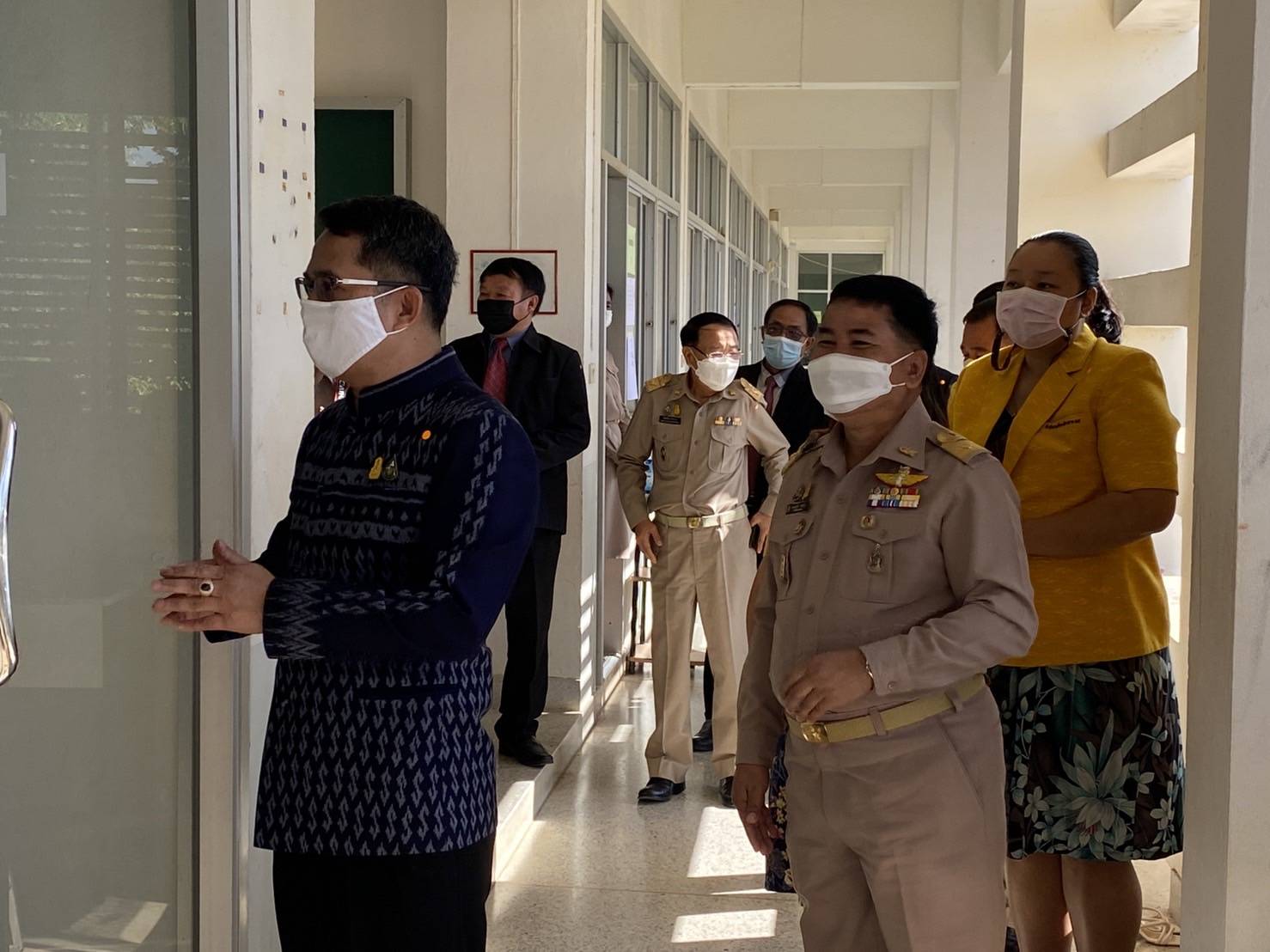 รองผู้ว่าฯยโสธรเยี่ยมให้กำลังใจผู้สอบคัดเลือกข้าราชการครูผู้ช่วย